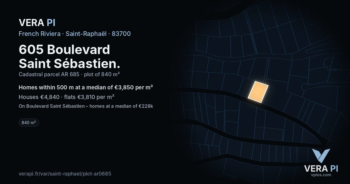 605 Boulevard Saint Sébastien, Saint-Raphaël at night – the plot lit, the parcels around coloured by the prices near them