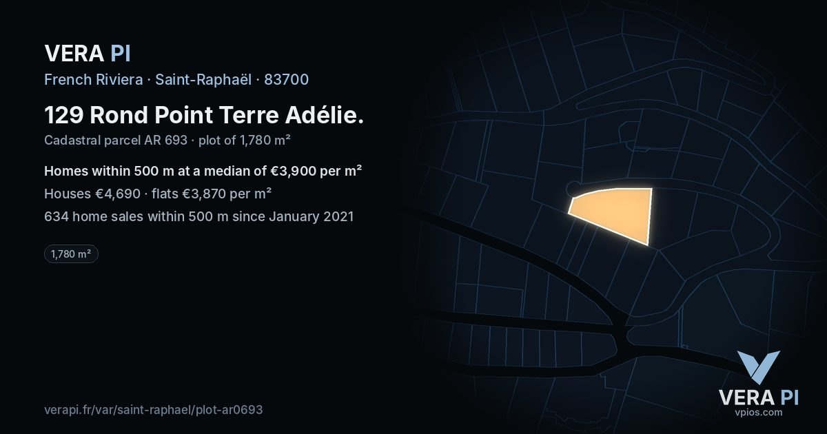 129 Rond Point Terre Adélie, Saint-Raphaël at night – the plot lit, the parcels around coloured by the prices near them