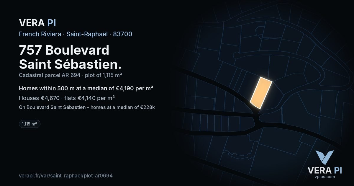 757 Boulevard Saint Sébastien, Saint-Raphaël at night – the plot lit, the parcels around coloured by the prices near them