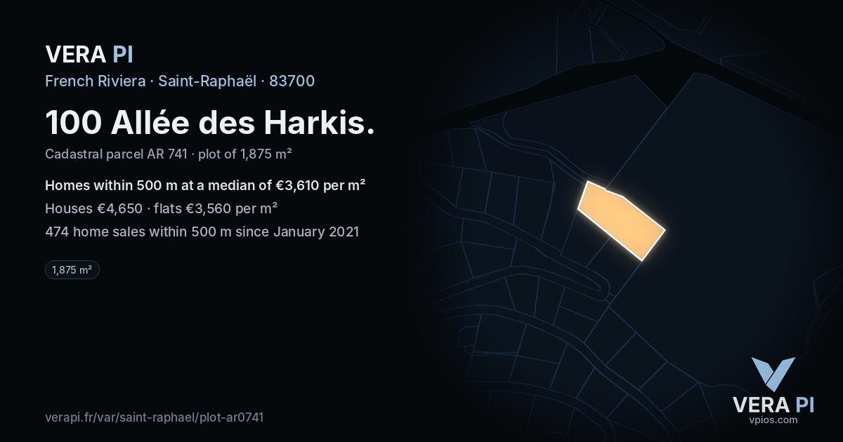 100 Allée des Harkis, Saint-Raphaël at night – the plot lit, the parcels around coloured by the prices near them
