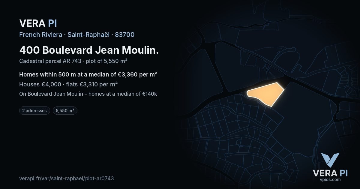 400 Boulevard Jean Moulin, Saint-Raphaël at night – the plot lit, the parcels around coloured by the prices near them