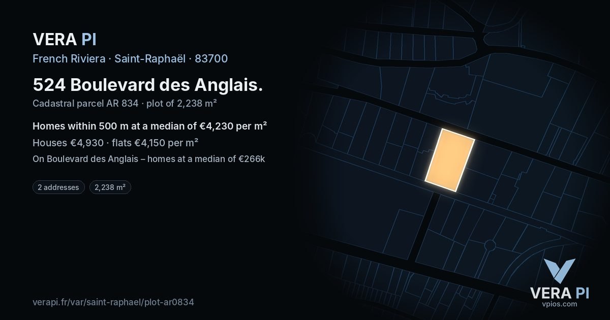 524 Boulevard des Anglais, Saint-Raphaël at night – the plot lit, the parcels around coloured by the prices near them
