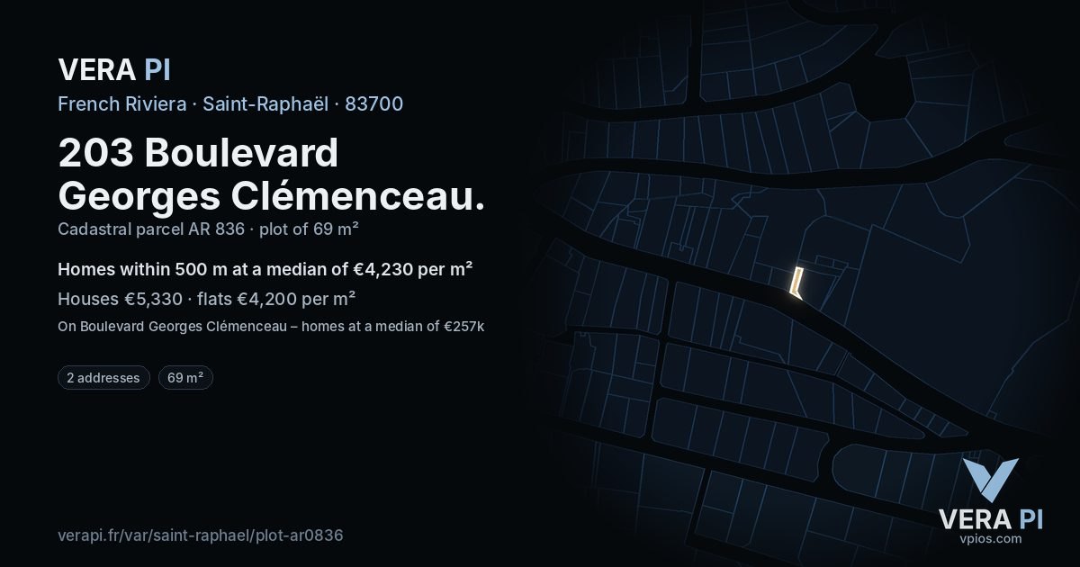 203 Boulevard Georges Clémenceau, Saint-Raphaël at night – the plot lit, the parcels around coloured by the prices near them