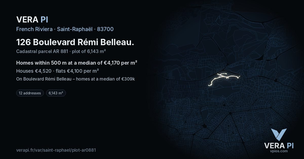 126 Boulevard Rémi Belleau, Saint-Raphaël at night – the plot lit, the parcels around coloured by the prices near them