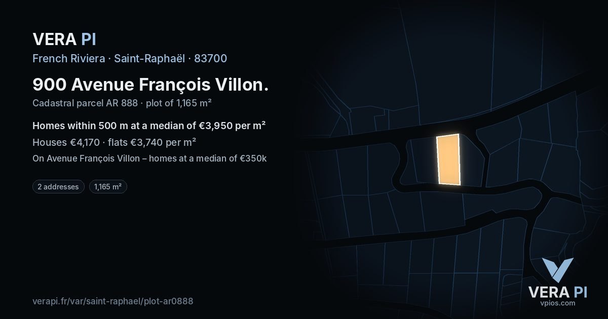 900 Avenue François Villon, Saint-Raphaël at night – the plot lit, the parcels around coloured by the prices near them
