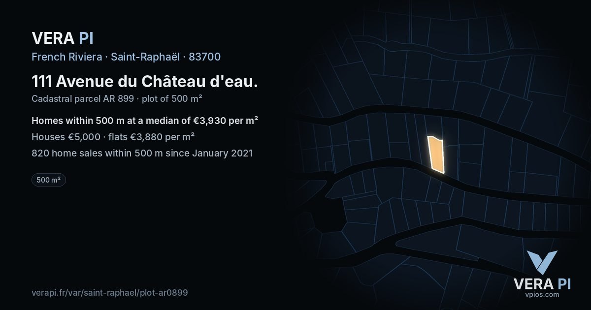 111 Avenue du Château d'eau, Saint-Raphaël at night – the plot lit, the parcels around coloured by the prices near them
