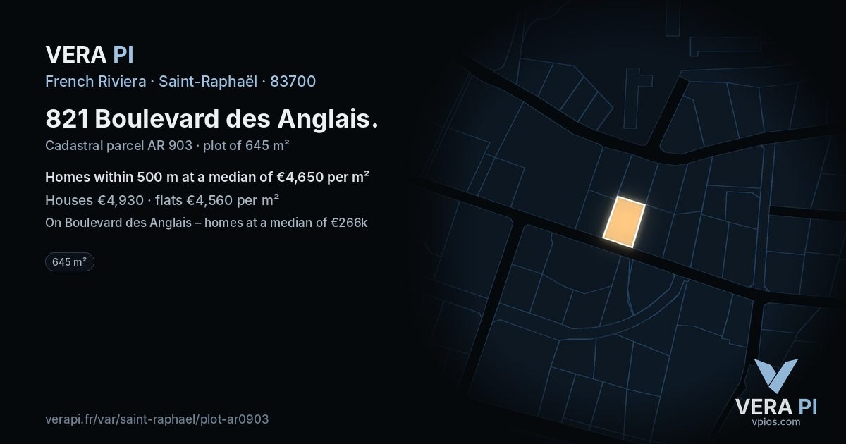821 Boulevard des Anglais, Saint-Raphaël at night – the plot lit, the parcels around coloured by the prices near them