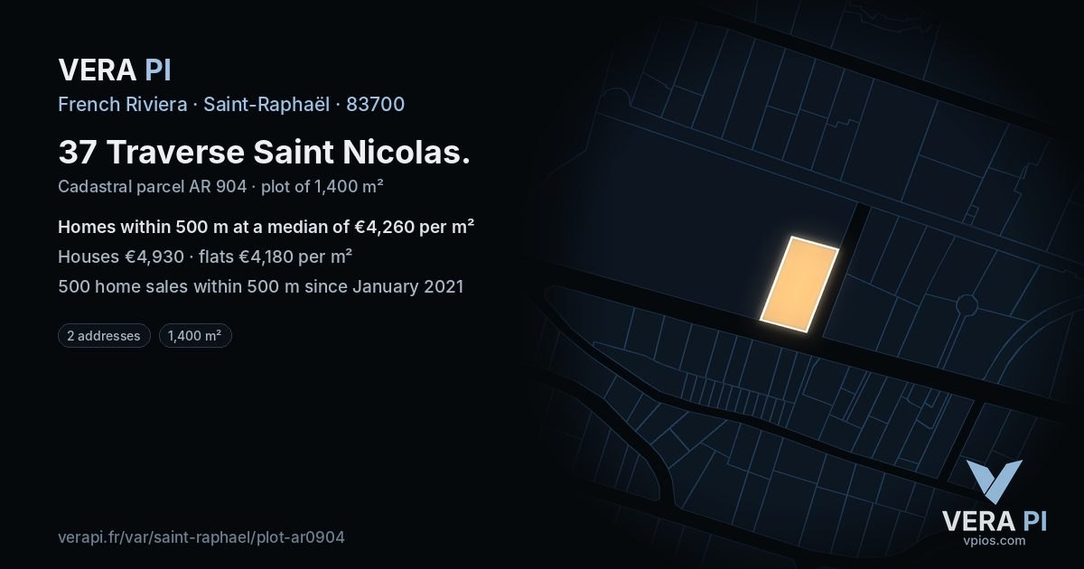 37 Traverse Saint Nicolas, Saint-Raphaël at night – the plot lit, the parcels around coloured by the prices near them