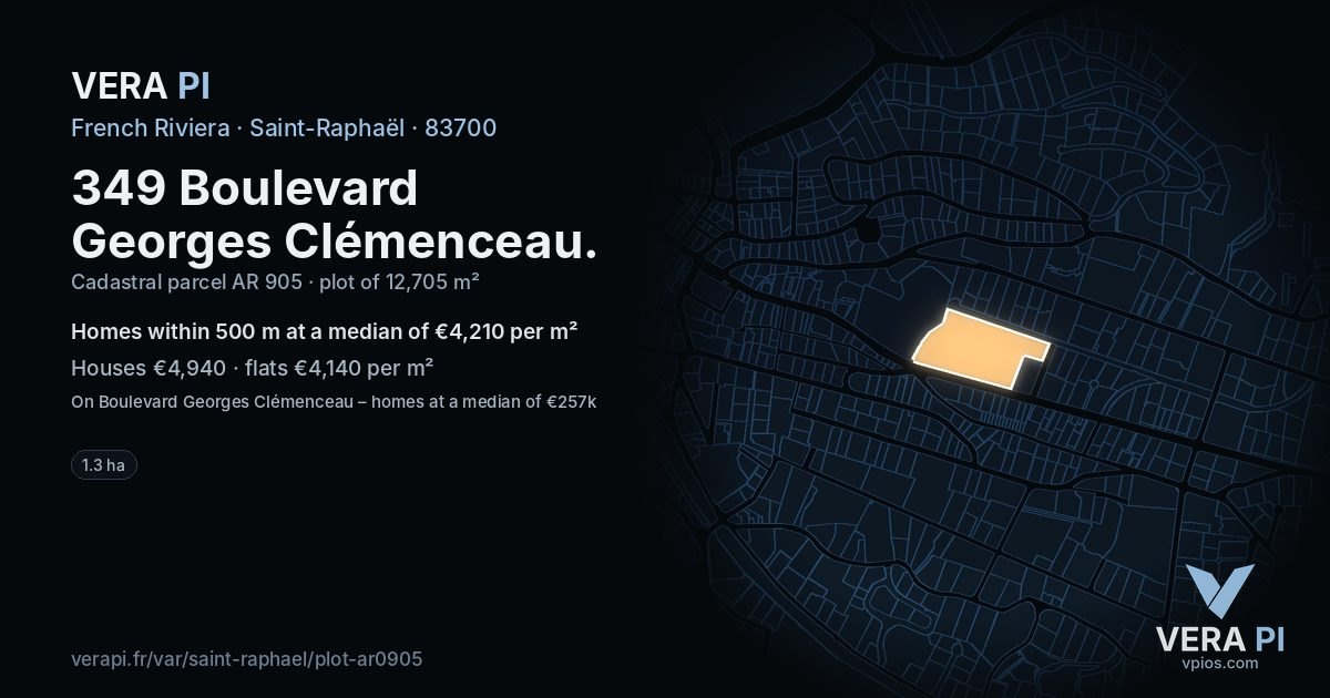 349 Boulevard Georges Clémenceau, Saint-Raphaël at night – the plot lit, the parcels around coloured by the prices near them