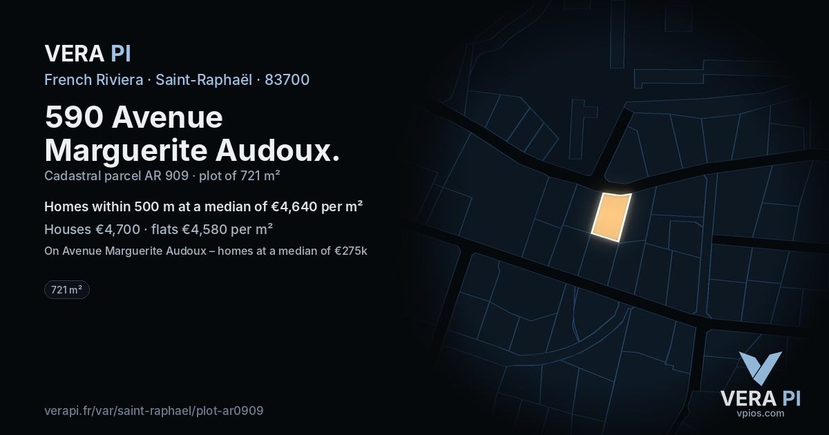 590 Avenue Marguerite Audoux, Saint-Raphaël at night – the plot lit, the parcels around coloured by the prices near them