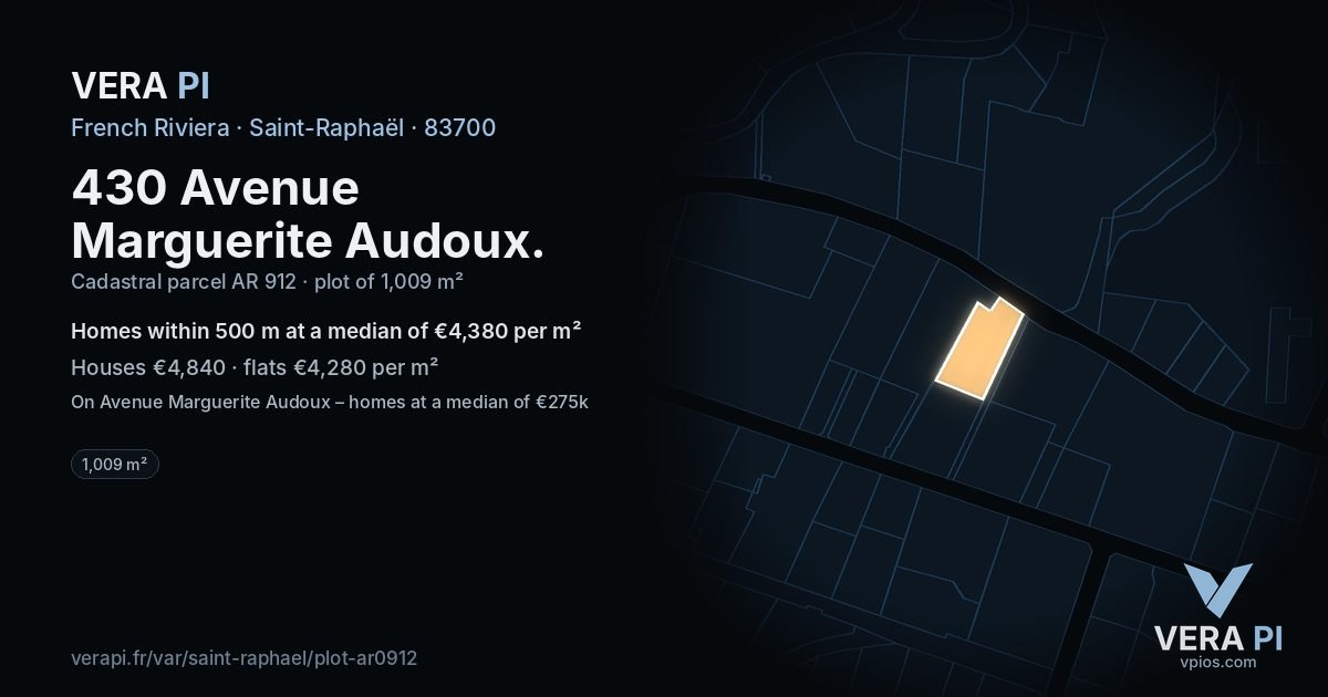 430 Avenue Marguerite Audoux, Saint-Raphaël at night – the plot lit, the parcels around coloured by the prices near them