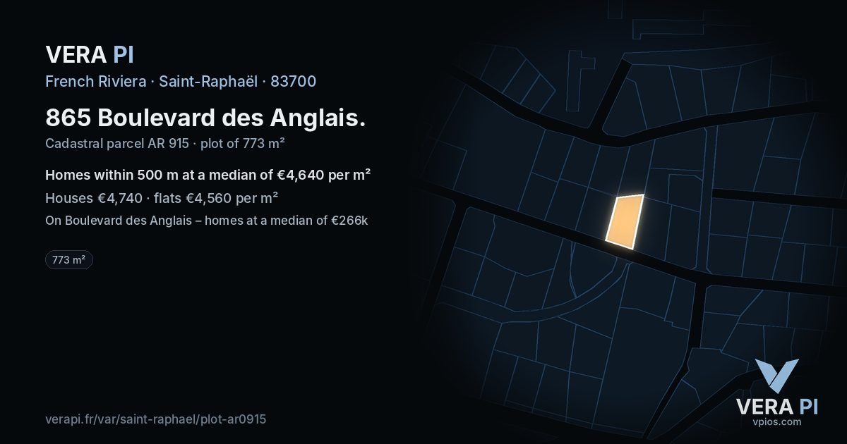 865 Boulevard des Anglais, Saint-Raphaël at night – the plot lit, the parcels around coloured by the prices near them