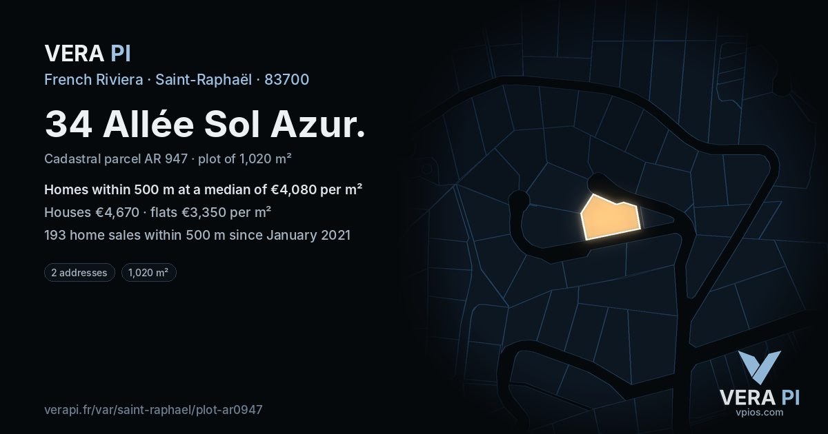 34 Allée Sol Azur, Saint-Raphaël at night – the plot lit, the parcels around coloured by the prices near them