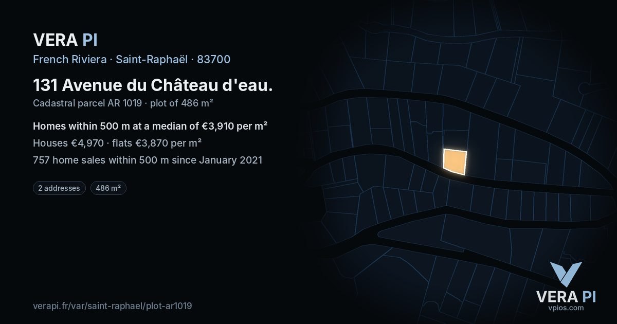 131 Avenue du Château d'eau, Saint-Raphaël at night – the plot lit, the parcels around coloured by the prices near them