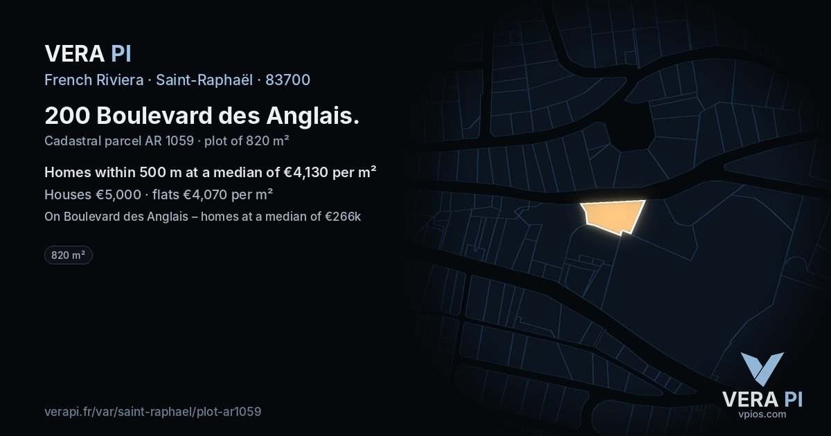 200 Boulevard des Anglais, Saint-Raphaël at night – the plot lit, the parcels around coloured by the prices near them