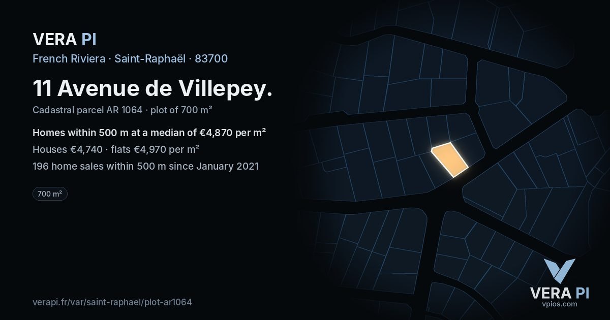 11 Avenue de Villepey, Saint-Raphaël at night – the plot lit, the parcels around coloured by the prices near them