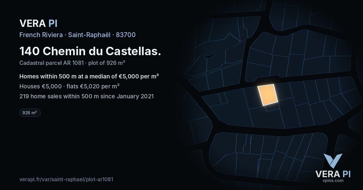 140 Chemin du Castellas, Saint-Raphaël at night – the plot lit, the parcels around coloured by the prices near them