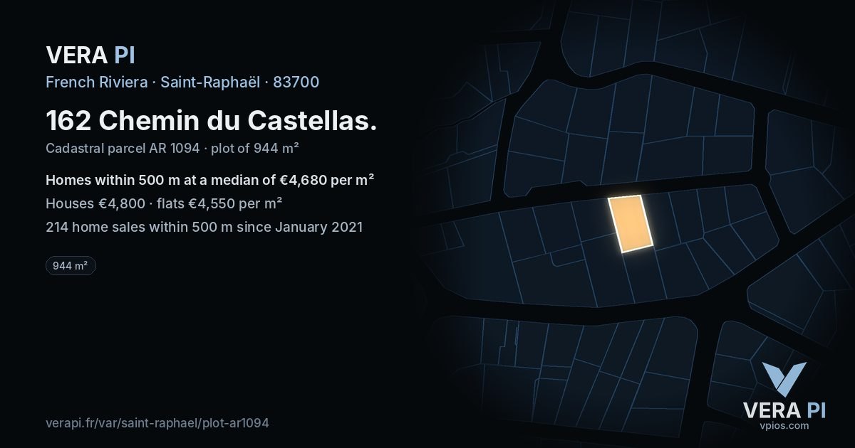 162 Chemin du Castellas, Saint-Raphaël at night – the plot lit, the parcels around coloured by the prices near them