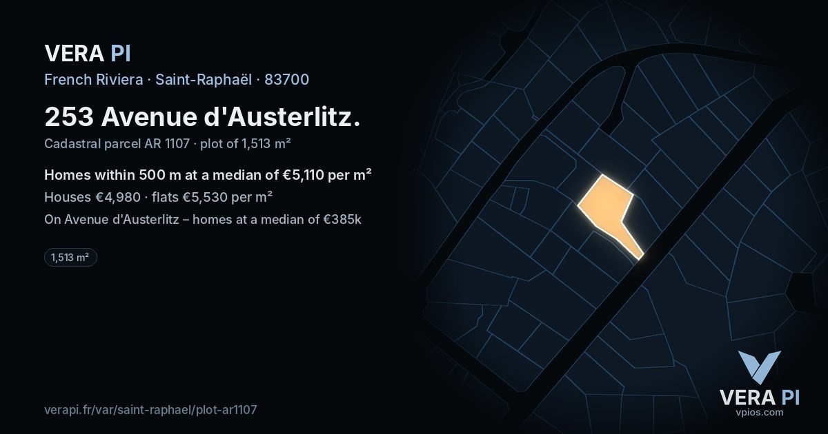 253 Avenue d'Austerlitz, Saint-Raphaël at night – the plot lit, the parcels around coloured by the prices near them