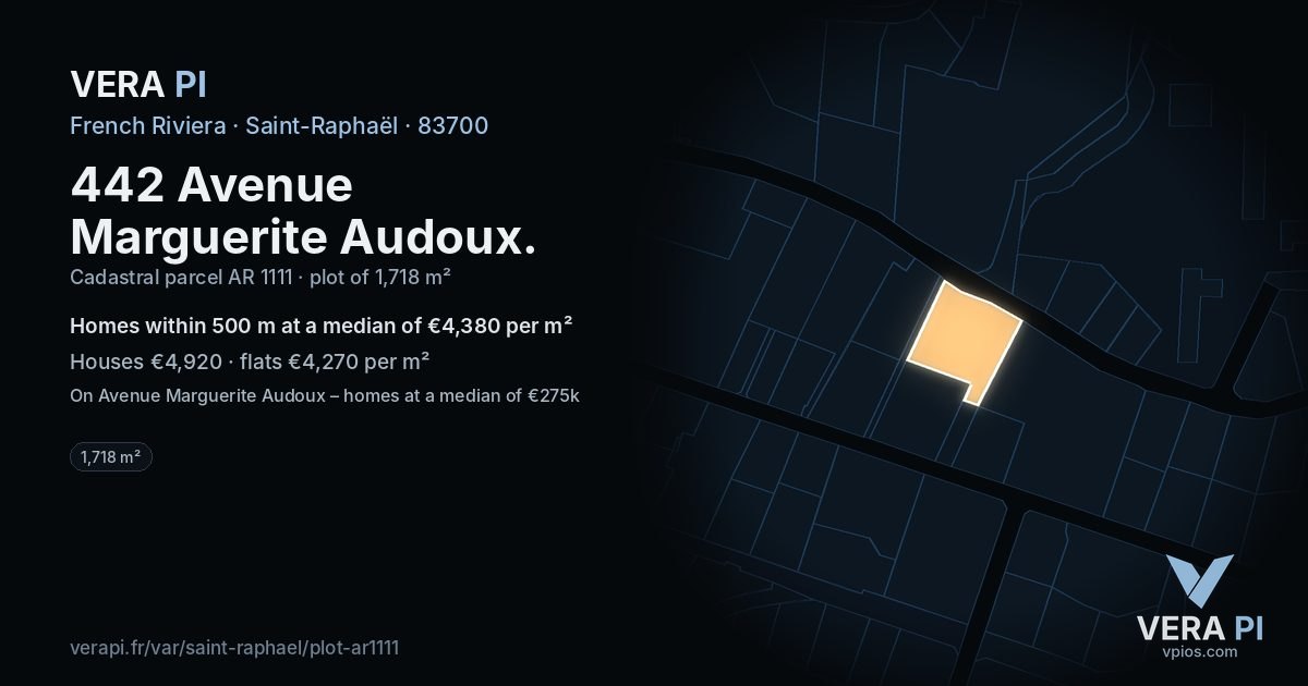 442 Avenue Marguerite Audoux, Saint-Raphaël at night – the plot lit, the parcels around coloured by the prices near them