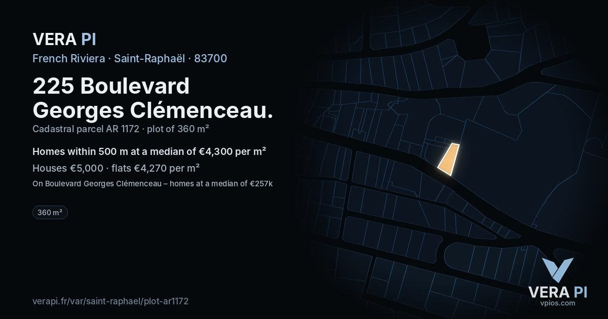 225 Boulevard Georges Clémenceau, Saint-Raphaël at night – the plot lit, the parcels around coloured by the prices near them
