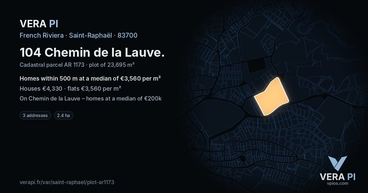 104 Chemin de la Lauve, Saint-Raphaël at night – the plot lit, the parcels around coloured by the prices near them