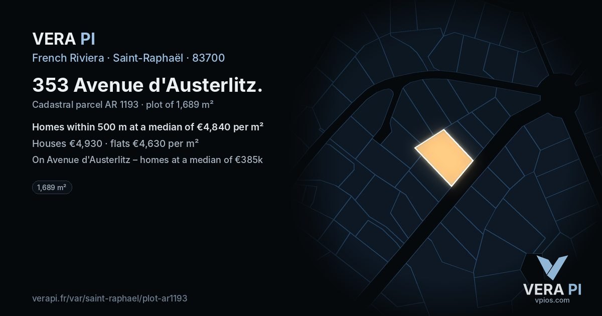 353 Avenue d'Austerlitz, Saint-Raphaël at night – the plot lit, the parcels around coloured by the prices near them