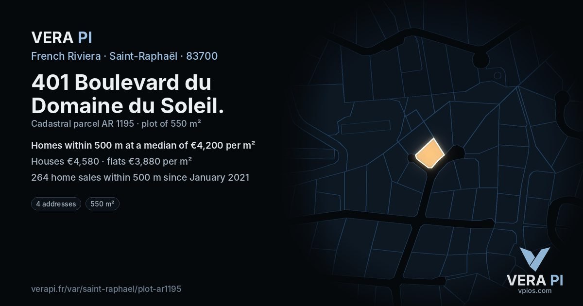401 Boulevard du Domaine du Soleil, Saint-Raphaël at night – the plot lit, the parcels around coloured by the prices near them