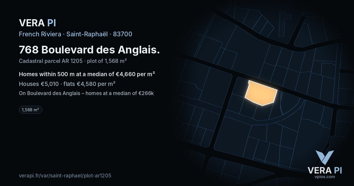 768 Boulevard des Anglais, Saint-Raphaël at night – the plot lit, the parcels around coloured by the prices near them