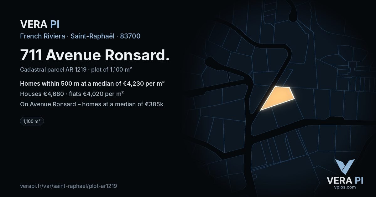 711 Avenue Ronsard, Saint-Raphaël at night – the plot lit, the parcels around coloured by the prices near them
