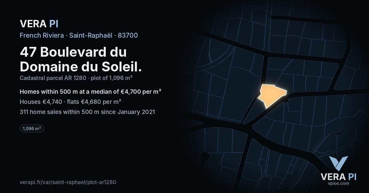 47 Boulevard du Domaine du Soleil, Saint-Raphaël at night – the plot lit, the parcels around coloured by the prices near them