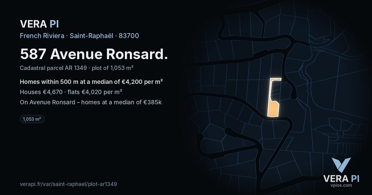 587 Avenue Ronsard, Saint-Raphaël at night – the plot lit, the parcels around coloured by the prices near them