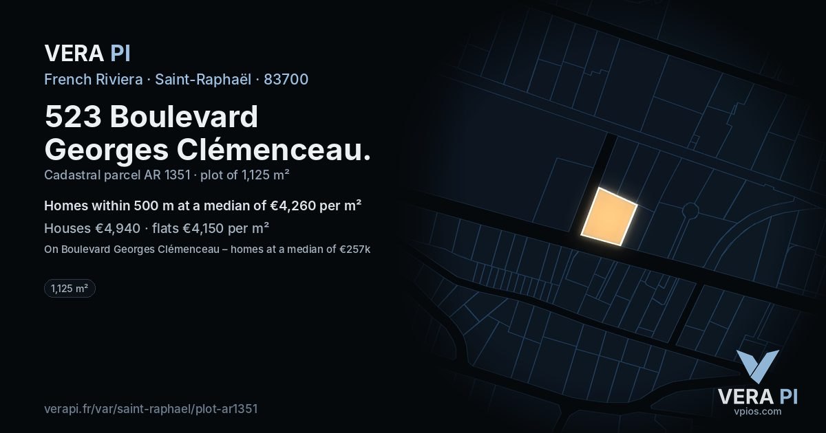 523 Boulevard Georges Clémenceau, Saint-Raphaël at night – the plot lit, the parcels around coloured by the prices near them