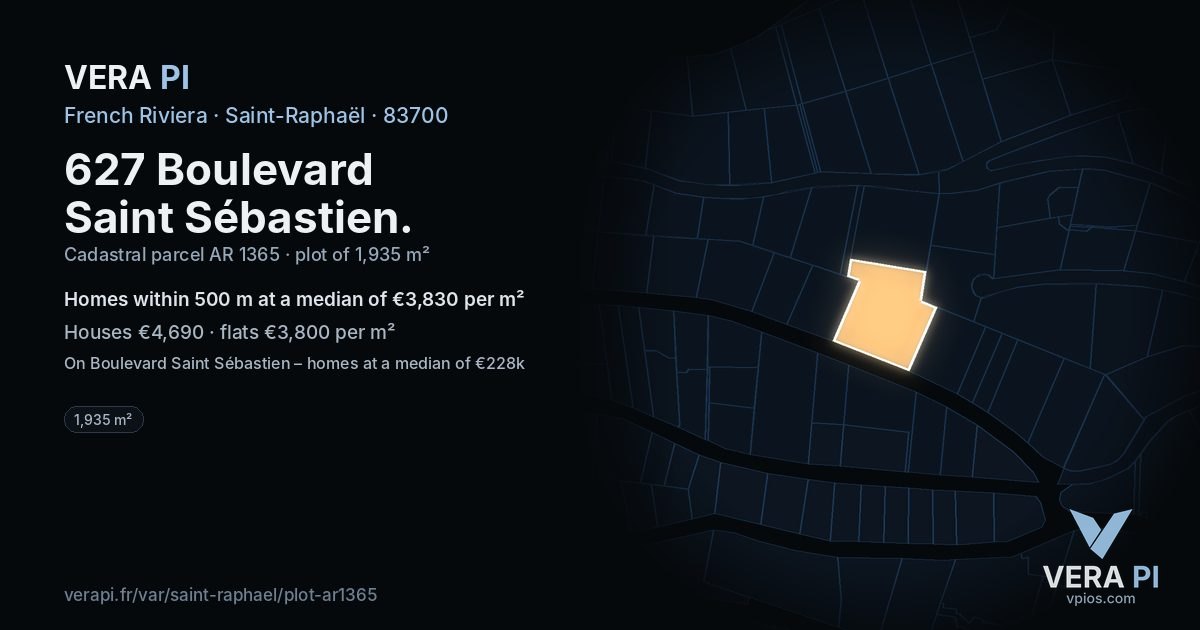 627 Boulevard Saint Sébastien, Saint-Raphaël at night – the plot lit, the parcels around coloured by the prices near them