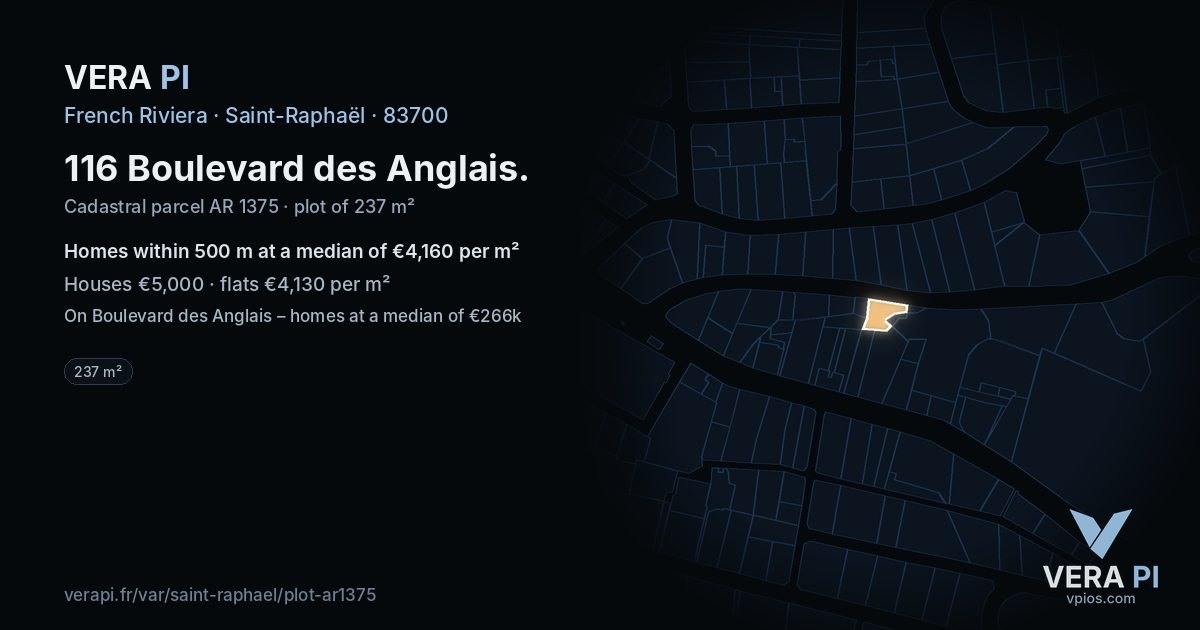 116 Boulevard des Anglais, Saint-Raphaël at night – the plot lit, the parcels around coloured by the prices near them
