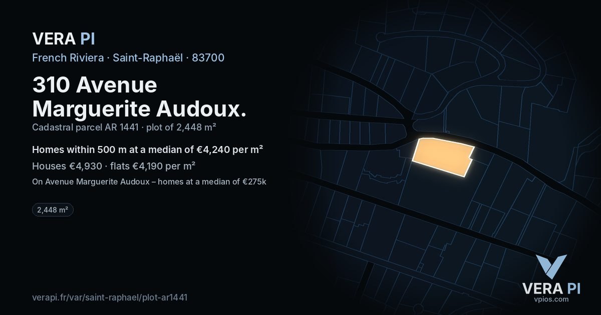 310 Avenue Marguerite Audoux, Saint-Raphaël at night – the plot lit, the parcels around coloured by the prices near them