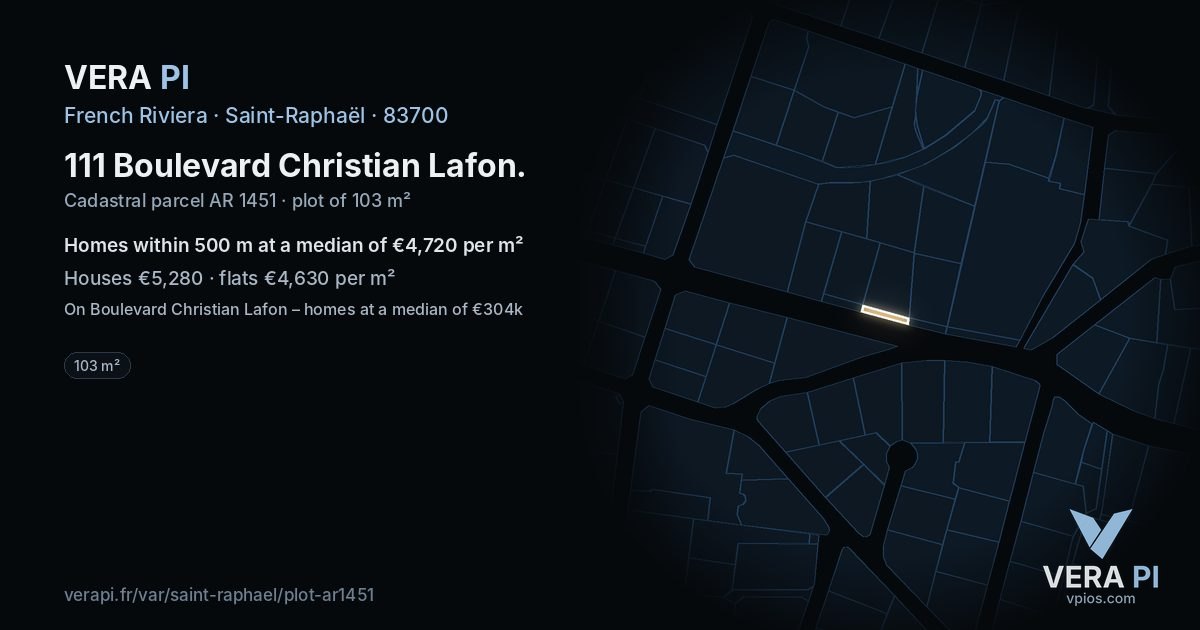 111 Boulevard Christian Lafon, Saint-Raphaël at night – the plot lit, the parcels around coloured by the prices near them