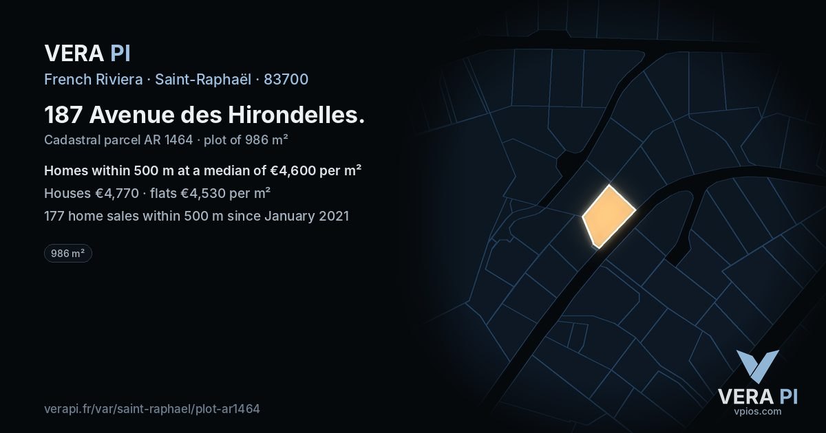 187 Avenue des Hirondelles, Saint-Raphaël at night – the plot lit, the parcels around coloured by the prices near them