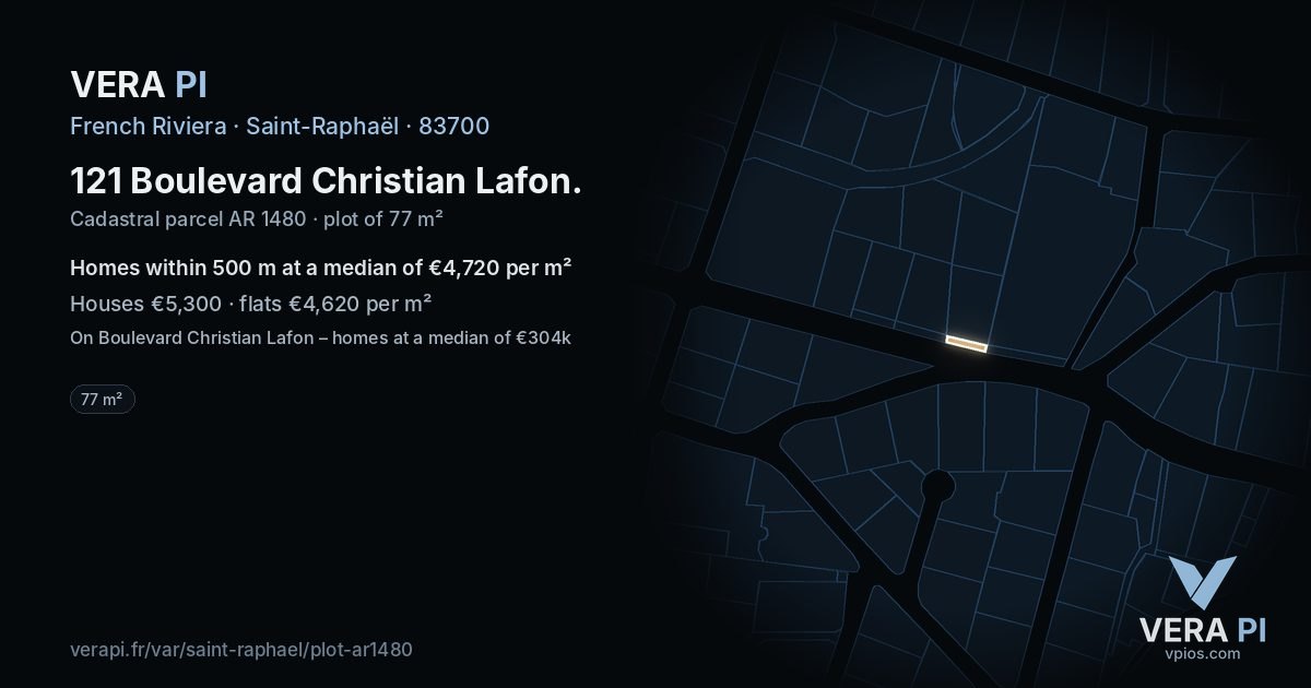 121 Boulevard Christian Lafon, Saint-Raphaël at night – the plot lit, the parcels around coloured by the prices near them