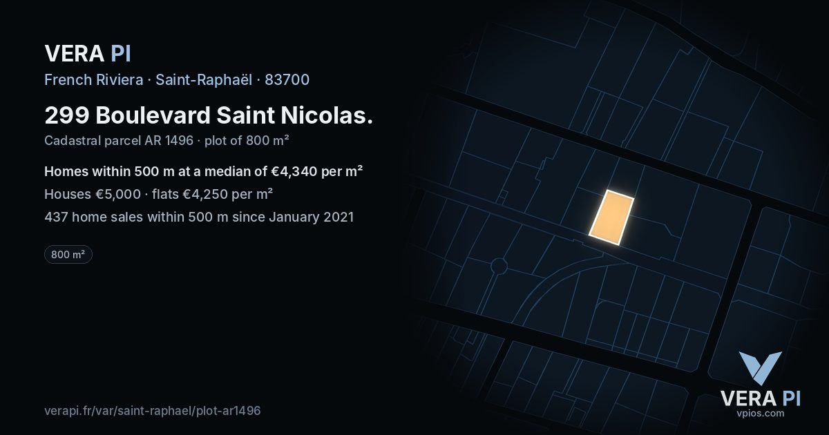 299 Boulevard Saint Nicolas, Saint-Raphaël at night – the plot lit, the parcels around coloured by the prices near them