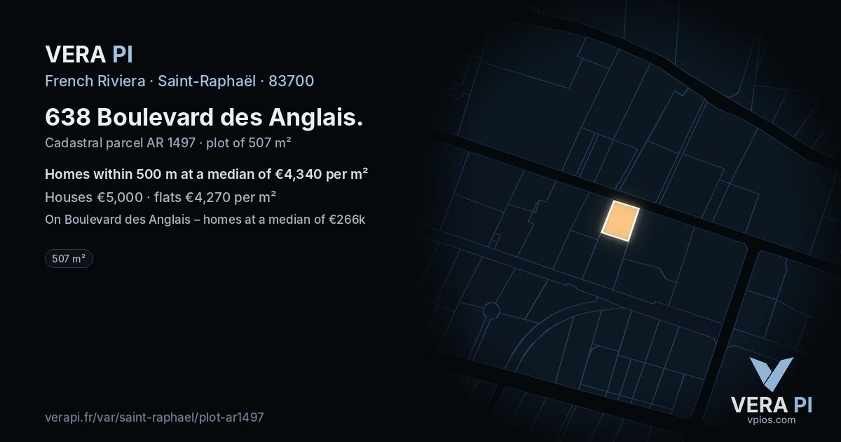 638 Boulevard des Anglais, Saint-Raphaël at night – the plot lit, the parcels around coloured by the prices near them