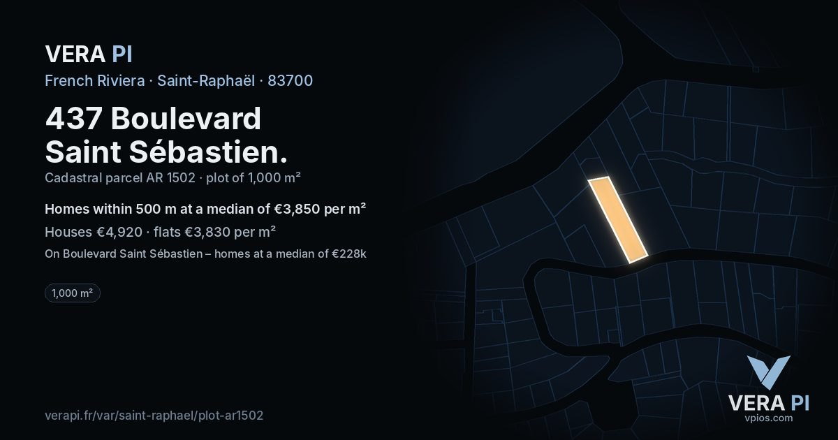 437 Boulevard Saint Sébastien, Saint-Raphaël at night – the plot lit, the parcels around coloured by the prices near them
