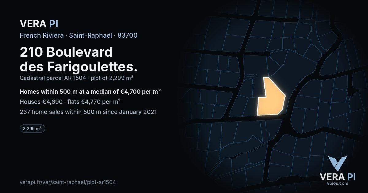 210 Boulevard des Farigoulettes, Saint-Raphaël at night – the plot lit, the parcels around coloured by the prices near them