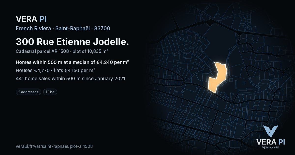300 Rue Etienne Jodelle, Saint-Raphaël at night – the plot lit, the parcels around coloured by the prices near them