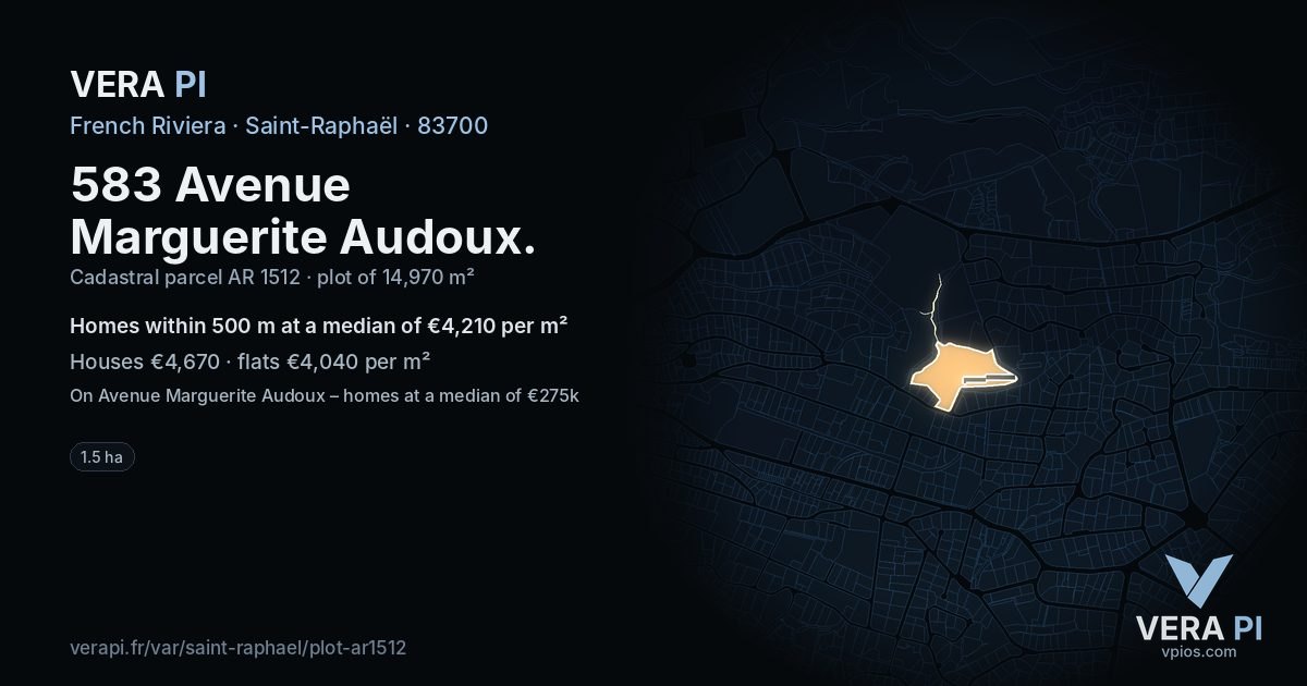 583 Avenue Marguerite Audoux, Saint-Raphaël at night – the plot lit, the parcels around coloured by the prices near them