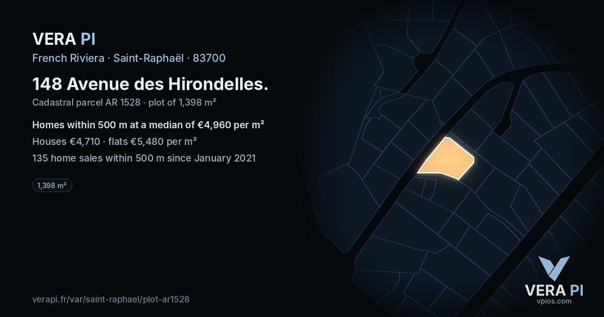 148 Avenue des Hirondelles, Saint-Raphaël at night – the plot lit, the parcels around coloured by the prices near them