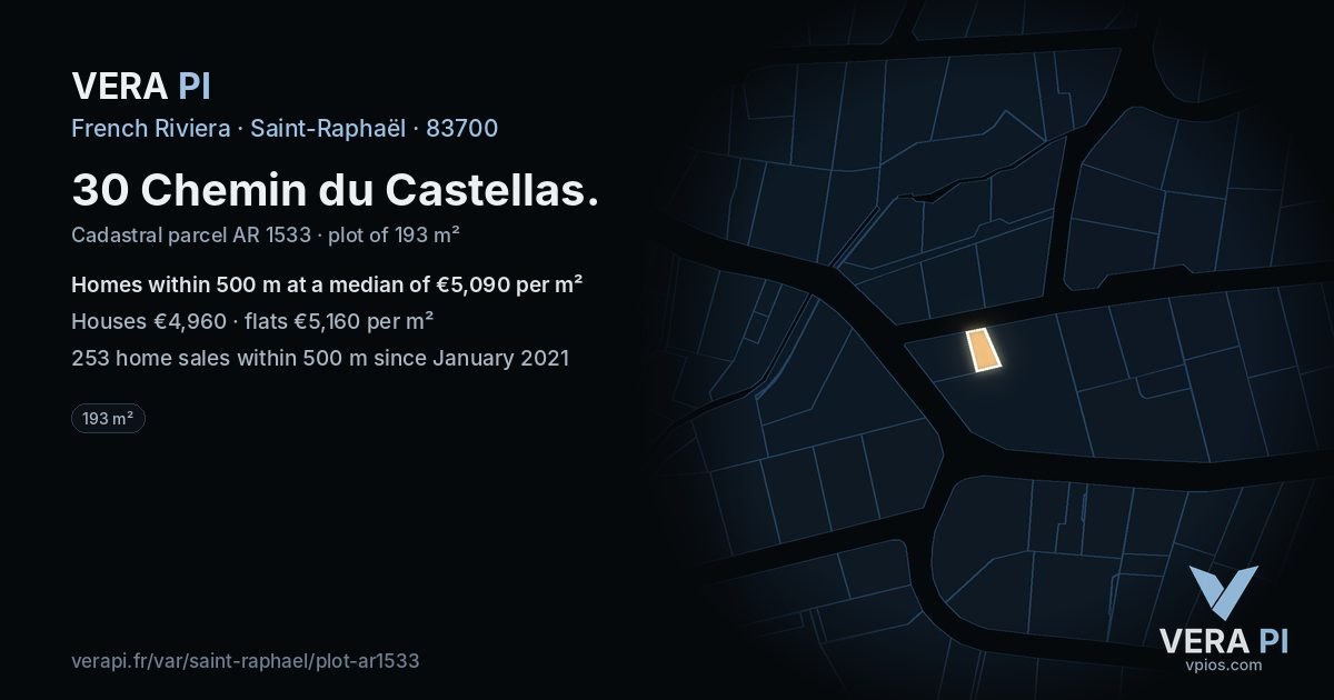 30 Chemin du Castellas, Saint-Raphaël at night – the plot lit, the parcels around coloured by the prices near them