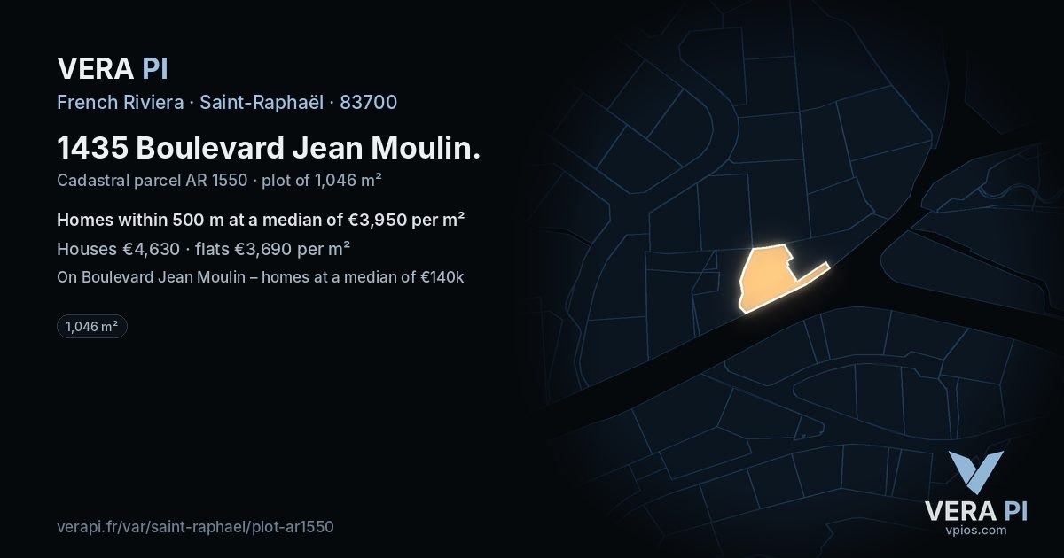1435 Boulevard Jean Moulin, Saint-Raphaël at night – the plot lit, the parcels around coloured by the prices near them