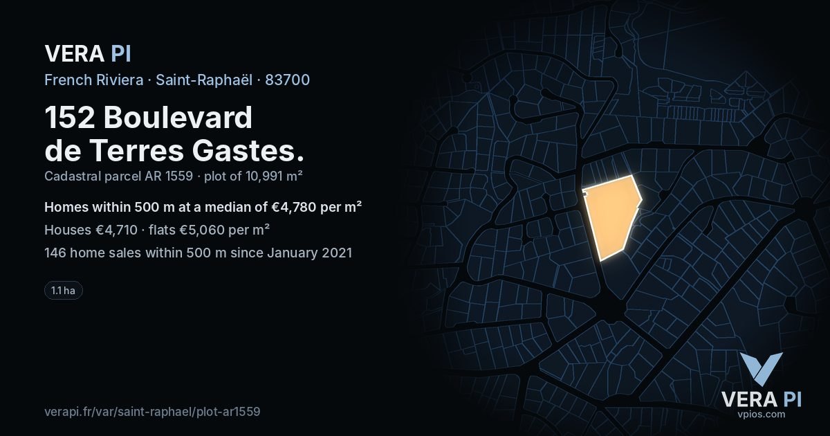 152 Boulevard de Terres Gastes, Saint-Raphaël at night – the plot lit, the parcels around coloured by the prices near them