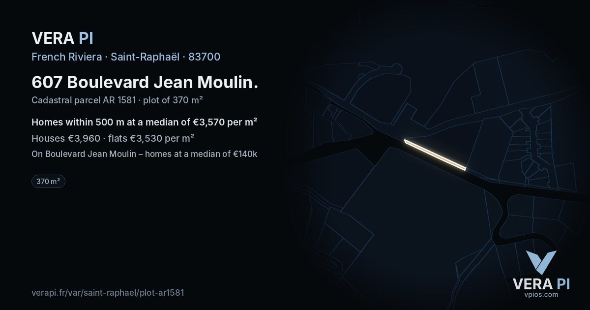 607 Boulevard Jean Moulin, Saint-Raphaël at night – the plot lit, the parcels around coloured by the prices near them